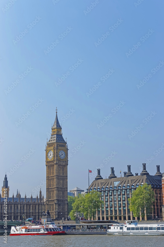 Fototapeta premium Big Ben of Westminster Palace near River Thames in London