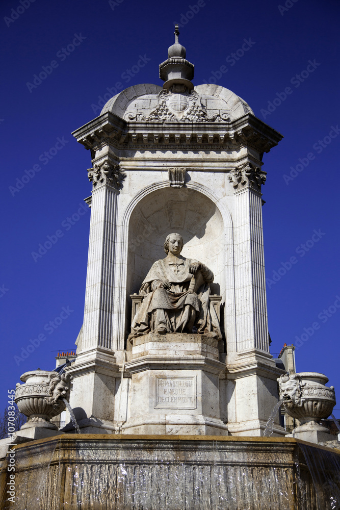 Fototapeta premium Fountain in Paris