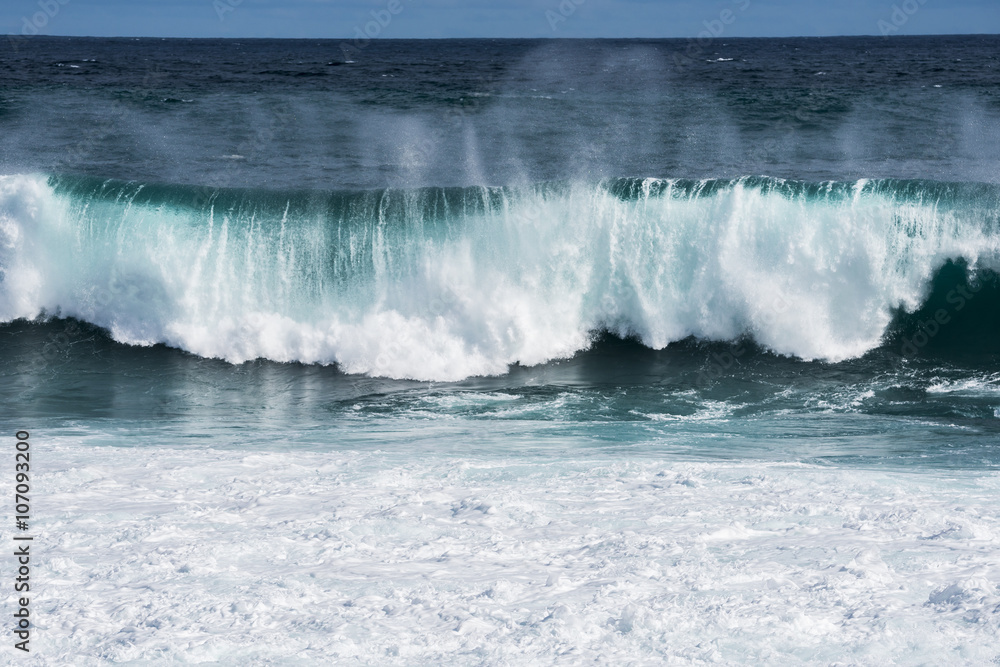 big sea wave