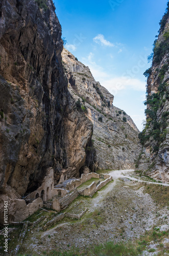 Gole di Fara San Martino e rovine del monastero - Parco Nazionale della Majella (Abruzzo, Italia)