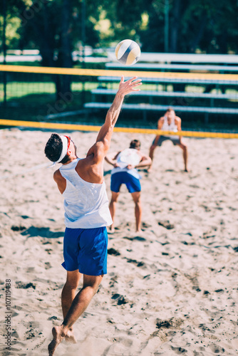 Men's beach volleyball, jump serve