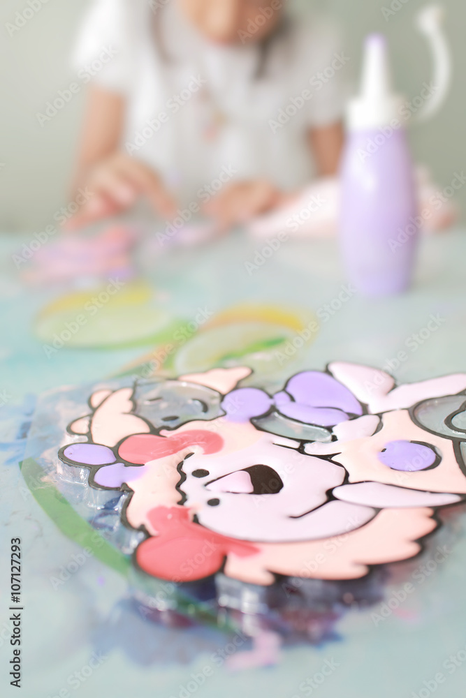 Fototapeta premium Blurry of young girl doing artwork with color . defocused and