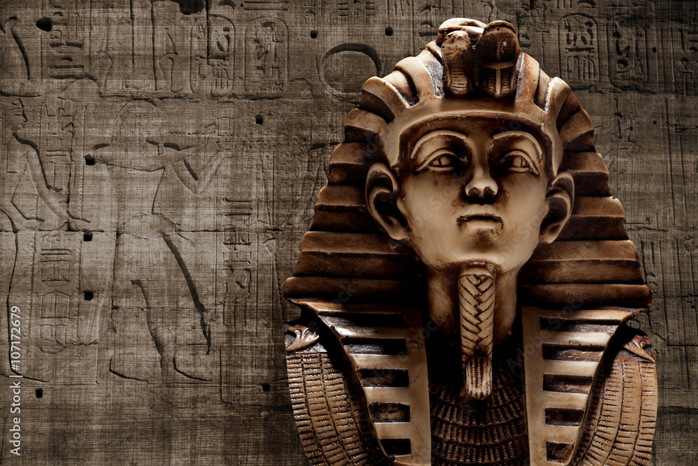 Naklejka premium Kamienna maska faraona tutankhamena