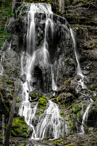 Wasserfall im Wald am Schleifbach in Schwäbisch Hall