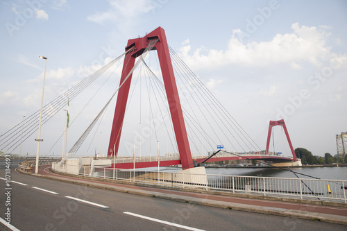 Fotografie Willemsbrug Bridge in Rotterdam