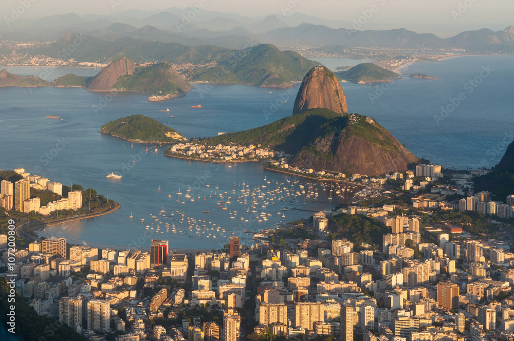 Fototapeta premium Rio de Janeiro Skyline with Sugarloaf Mountain at Sunset