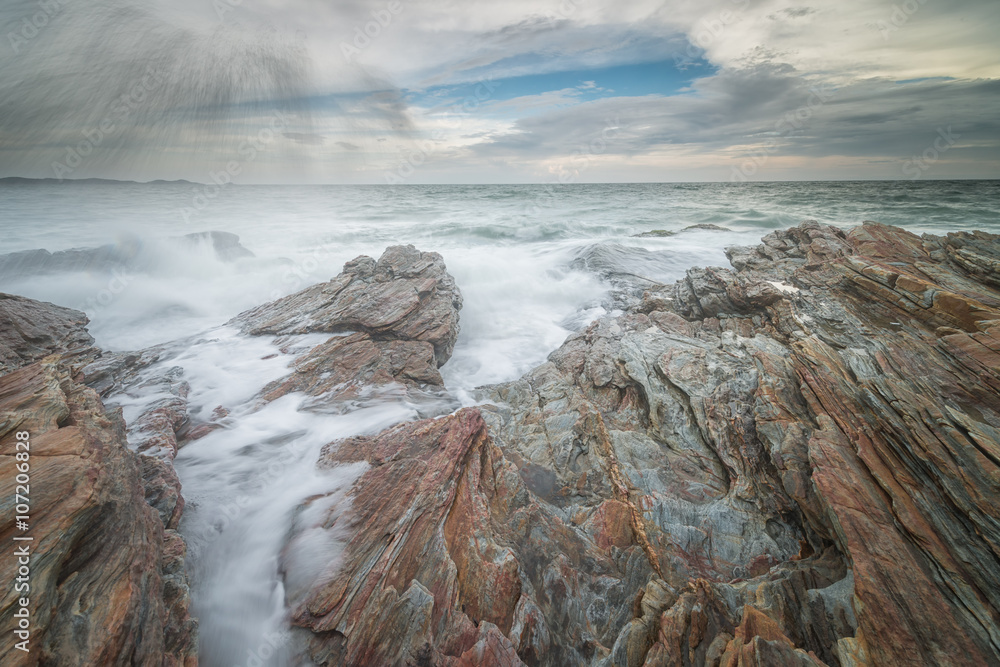 Fototapeta premium Huge Storm Surf ant Granite Mountain