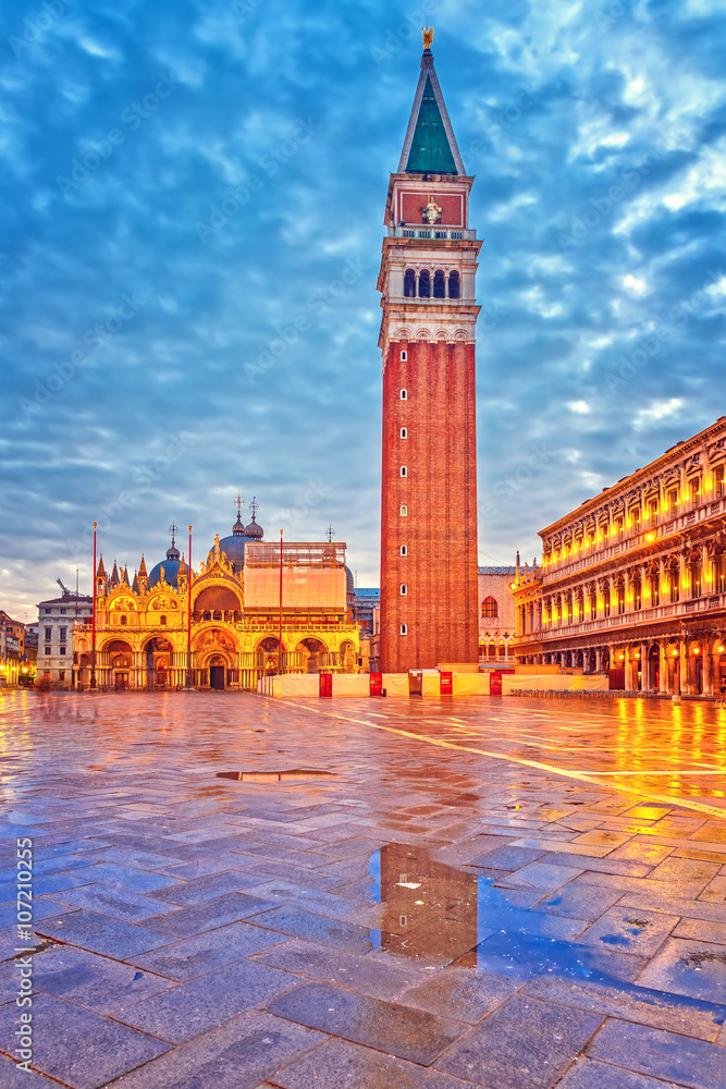 Obraz premium Piazza San Marko at dusk, Venice