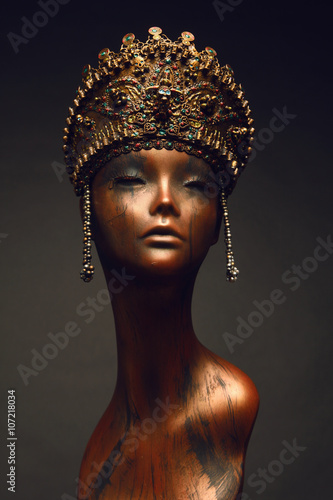 Female Mannequin in golden crown 