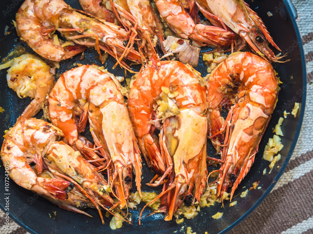 Shrimp roasted with garlic and butter Shrimp roasted with garlic and butter
