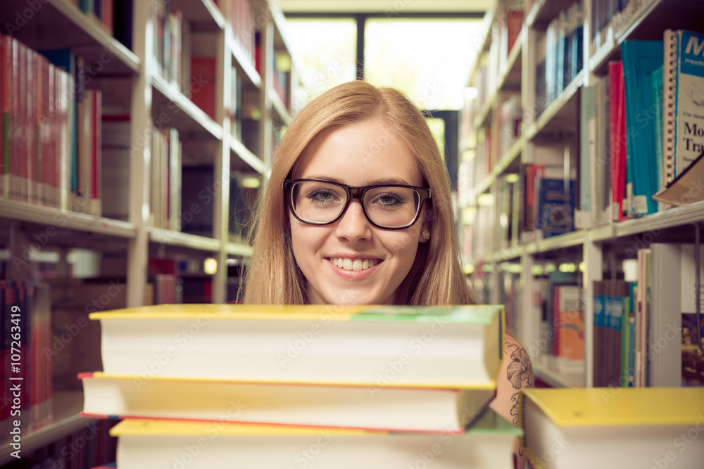 Studentin beim lesen Studentin beim lesen