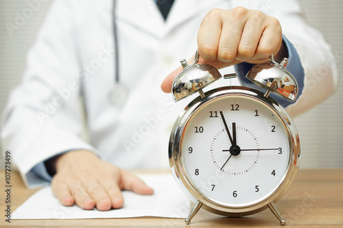 after reading diagnose, doctor is showing clock to patient to ma