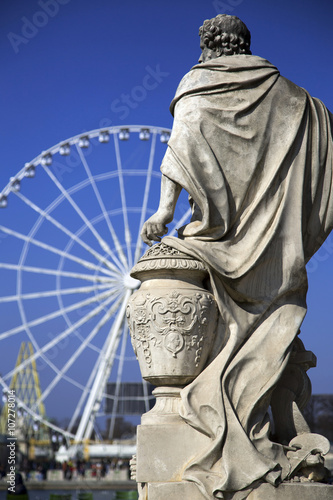 Statue and Paris eye