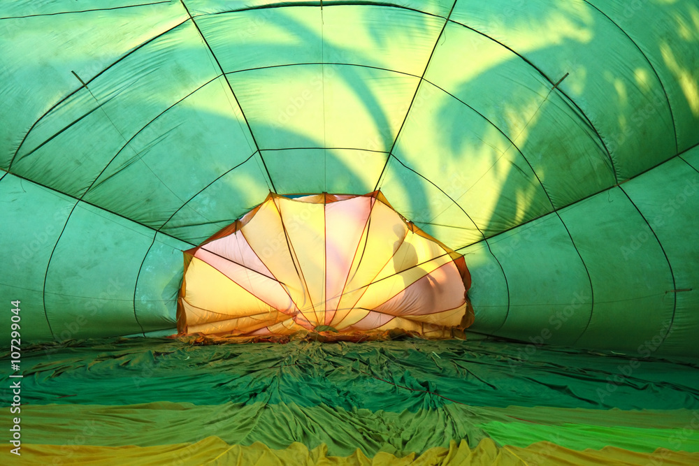 Obraz premium View inside a hot air balloon