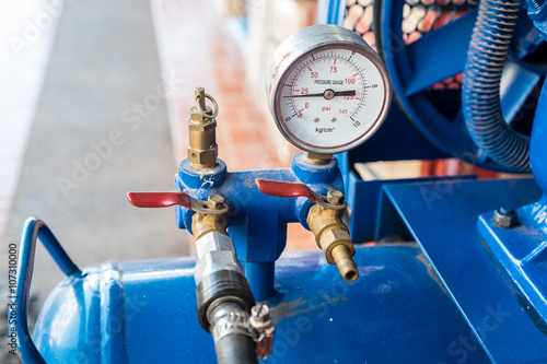 Pressure gauge on air pump