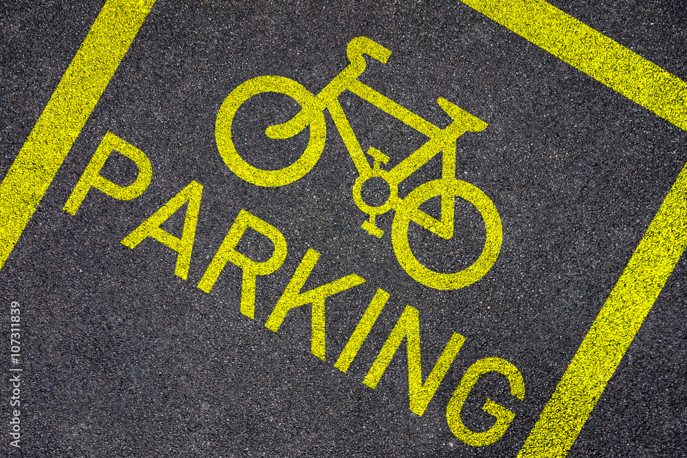 Fahrrad Parkplatz Schrift auf Asphalt Fahrrad Parkplatz Schrift auf Asphalt