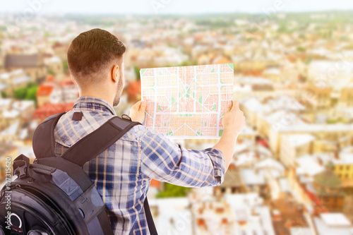 Traveler with map on citysc...