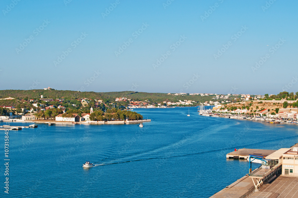 Minorca, isole Baleari, Spagna: il porto naturale di Mahon il 9 luglio 2013