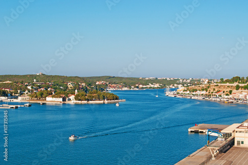 Minorca, isole Baleari, Spagna: il porto naturale di Mahon il 9 luglio 2013