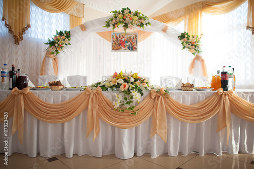 stunning unusual beautiful table and bouquet with orchids and ro