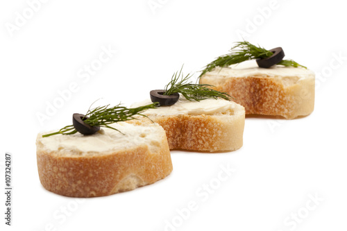 buttered bread with dill and olives
