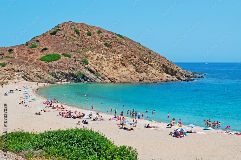Minorca, Isole Baleari, Spagna: la spiaggia di Cala Mesquida e Punta de sa Torre il 10 luglio 2013 - obrazy, fototapety, plakaty 