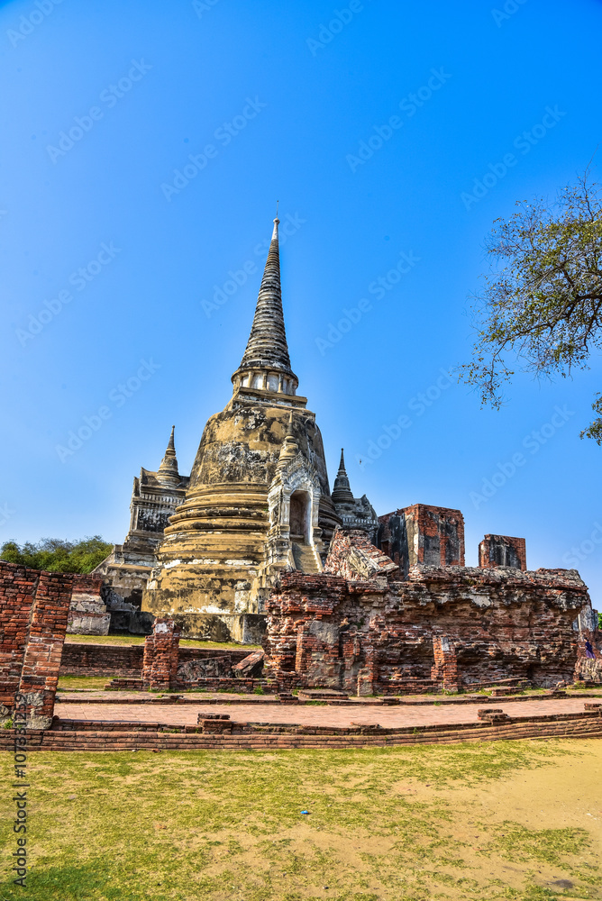 Obraz premium Ancient wall of Wat Phra Sri Sanphet the world heritage site in ayutthaya, Thailand