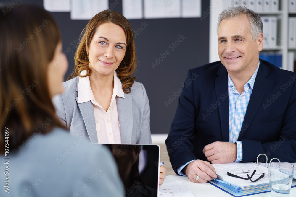 Fototapeta premium älteres ehepaar lässt sich beraten