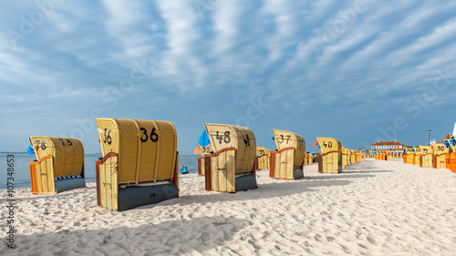 Strandkörbe in der Abendsonne