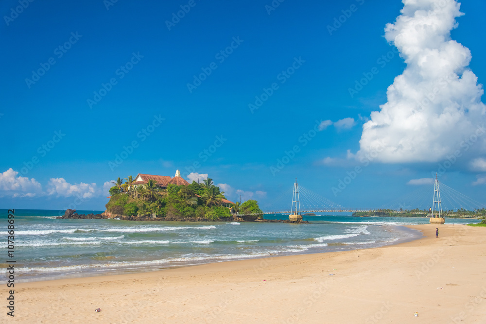 Fototapeta premium Matara island and Duwa Buddhist temple. Sri Lanka.
