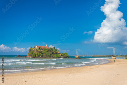 Fényképezés Matara island and Duwa Buddhist temple. Sri Lanka.