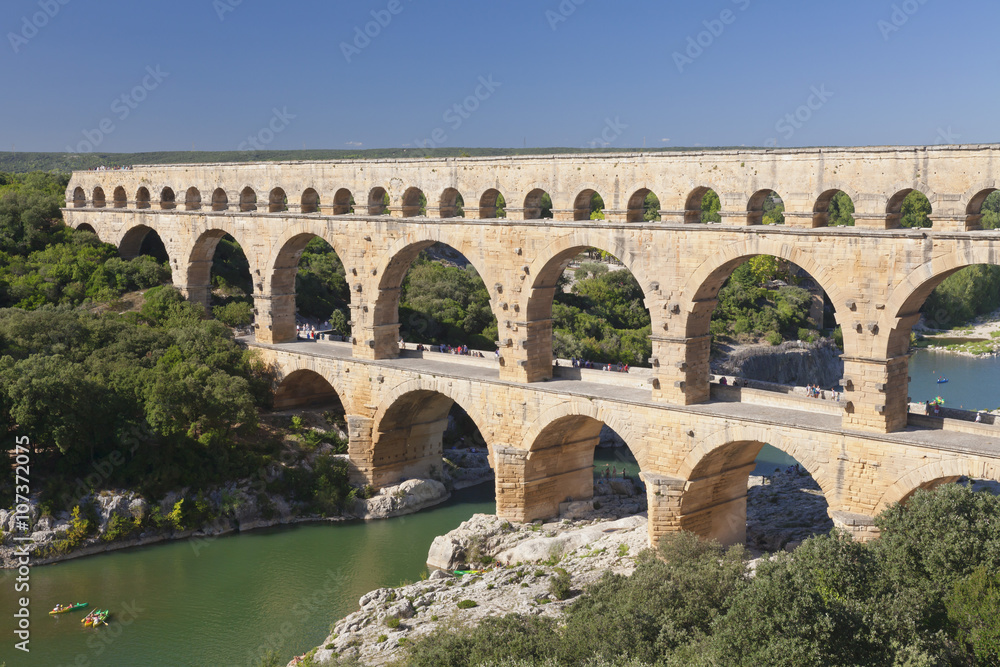 Pont du Gard, Roman aqueduct, River Gard, Languedoc-Roussillon, France Pont du Gard, Roman aqueduct, River Gard, Languedoc-Roussillon, France