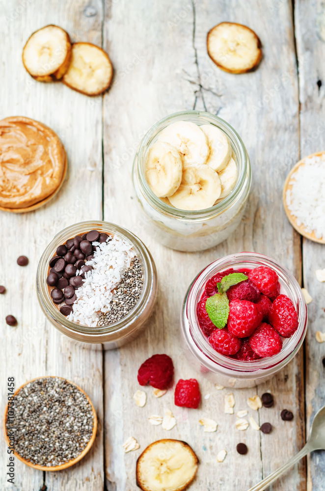 set overnight oats with berries, coconut, peanut butter, Chia se set overnight oats with berries, coconut, peanut butter, Chia se