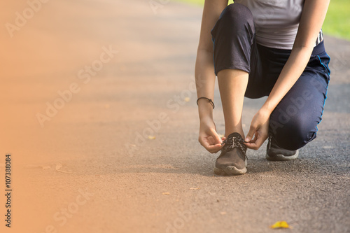 woman fell Tie shoelaces While jogging