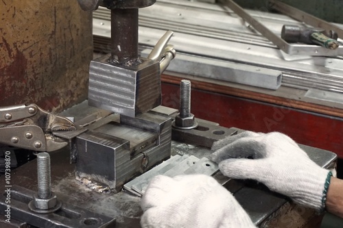 Slika na platnu sheet metal stamping process
