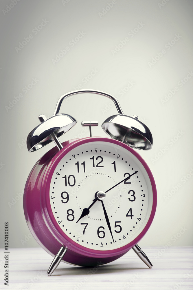 green alarm clock morning wake-up time green alarm clock morning wake-up time