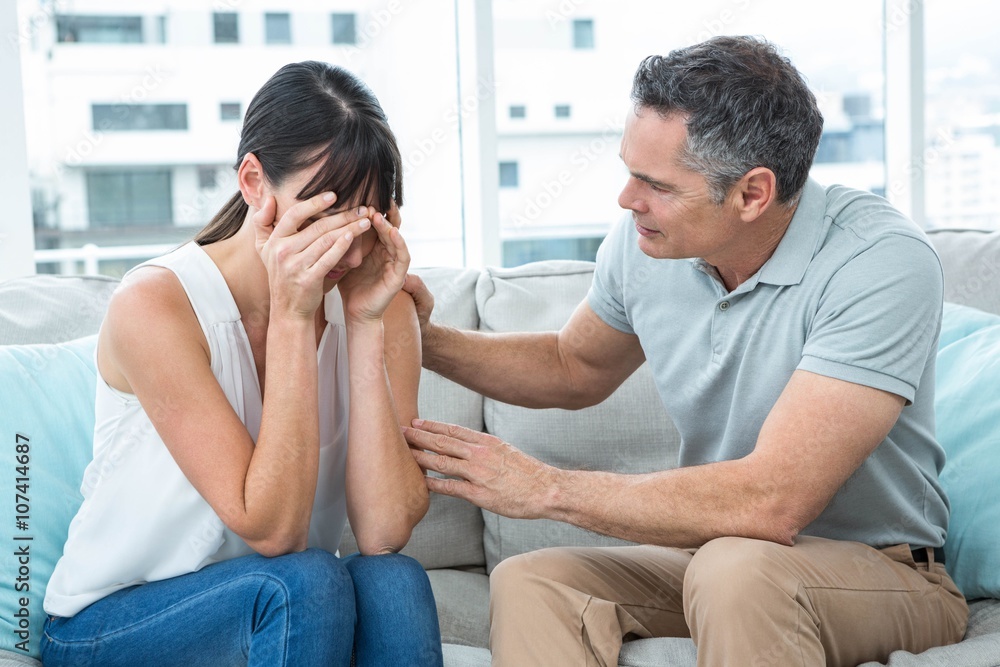 Obraz premium Therapist consoling a woman