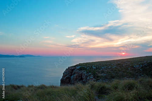 Minorca, Isole Baleari, Spagna: il tramonto dal faro di Cap de Cavalleria l'8 luglio 2013
