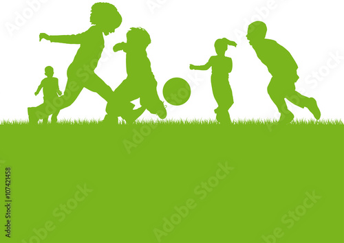 Silhouetten Kinder spielen Fussball