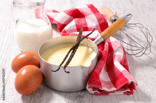 Obraz na plátně creme anglaise and ingredient