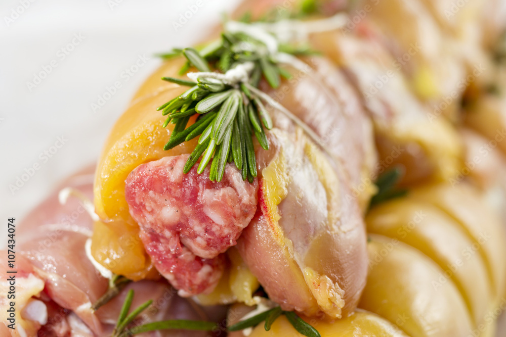 involtini di pollo ripieni di salsiccia involtini di pollo ripieni di salsiccia