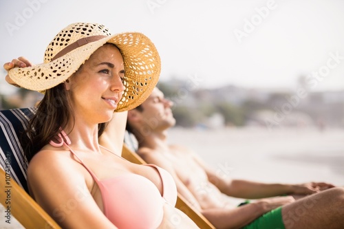 Φωτογραφία Young couple relaxing on armchair on the beach