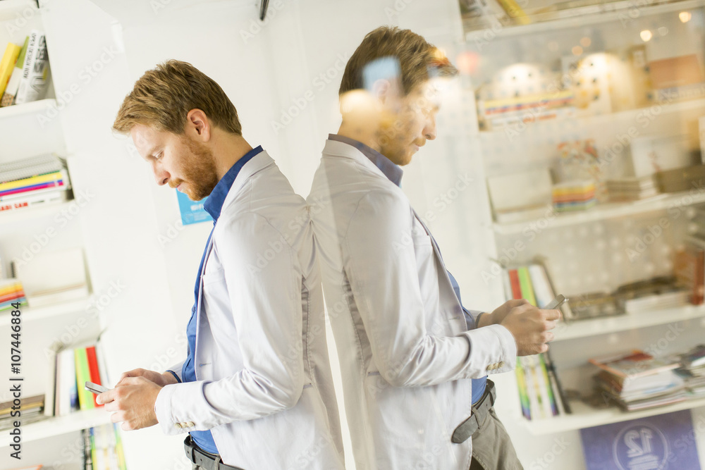 Obraz premium Businessman with a phone