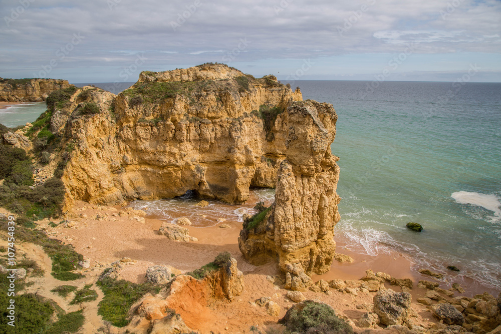 Klippen und Sandstrände an der herrlichen Algarve - Küste, Portugal