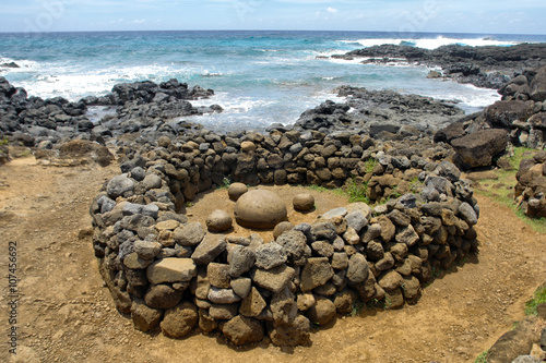 Obraz na płótnie Easter Island and stone circle Te Pito Kura