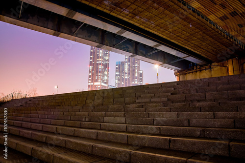 Canvas Print Night scene of stairs and bridge with building in Seoul