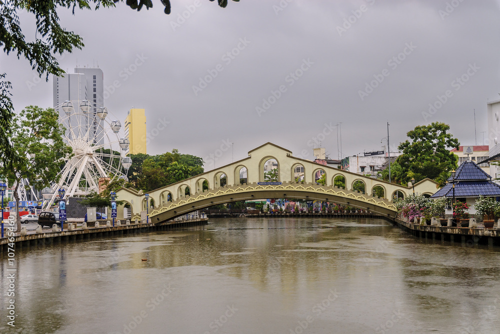 sight of the river sungay melaka to its step along the city of Melaca, in Malaysia