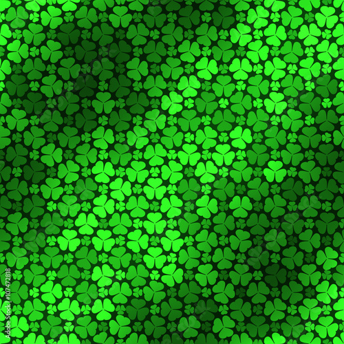 Seamless pattern with green clovers