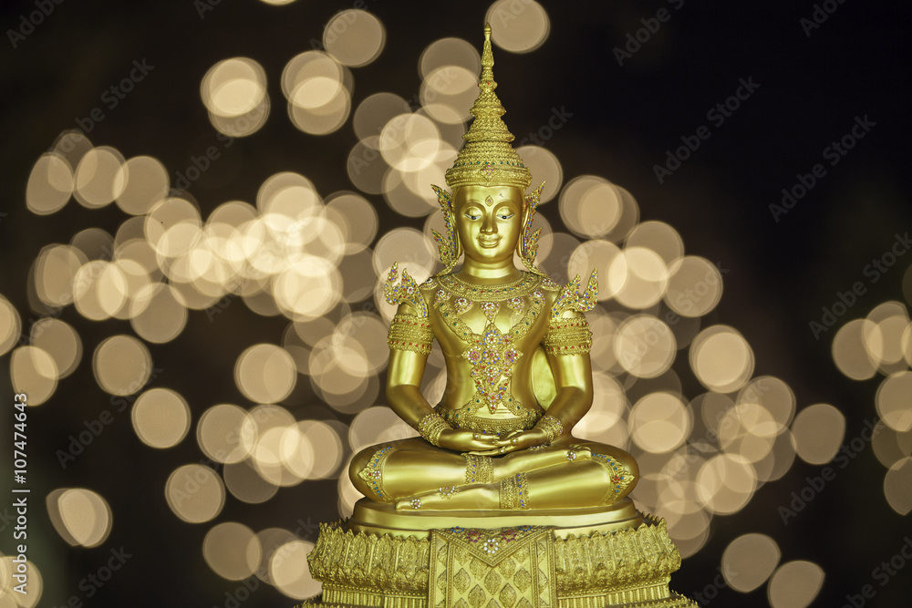 Fototapeta premium golden Buddha.Buddha on a bokeh background.