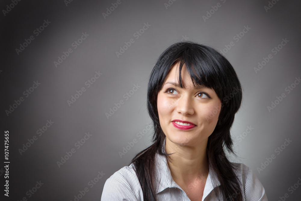 Obraz premium thoughtful business woman looking up